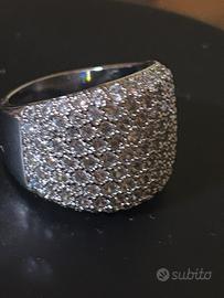 Anello a fascia in acciaio e brillantini in vetro