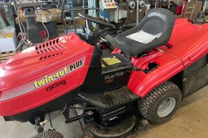 Trattorino tagliaerba Twin-Cut Plus Racing 15,5 HP