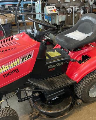 Trattorino tagliaerba Twin-Cut Plus Racing 15,5 HP