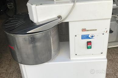 Impastatrice  professionale MECNOSUD ,  da 28 kg.