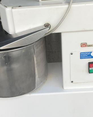 Impastatrice  professionale MECNOSUD ,  da 28 kg.