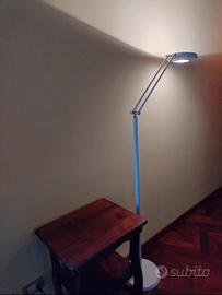 Luce con piedistallo 