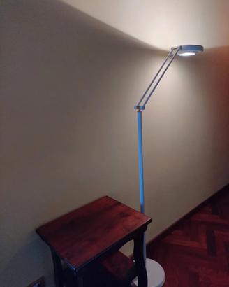 Luce con piedistallo 