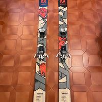 Sci Volkl Revolt 124 con attacchi Atomic Warden