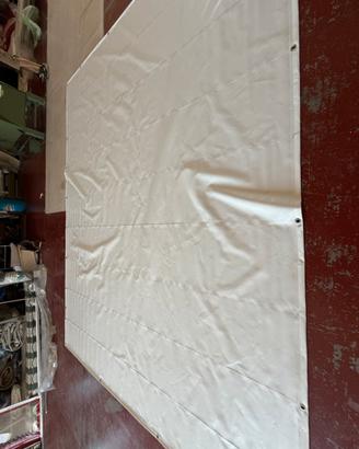 Telo pvc con bordo e occhielli