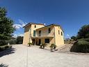 casa-singola-con-2-appartamenti-garage-e-corte