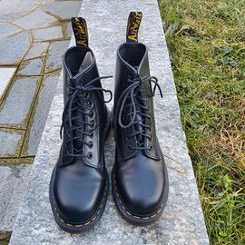 Dr martens 2024 40 nero