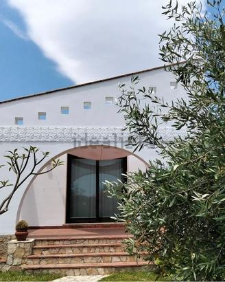 Villa con giardino a pochi passi dal mare
