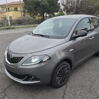 Lancia Ypsilon 1.0 firefly hybrid Alberta Ferretti