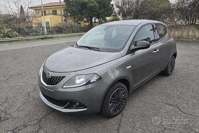 Lancia Ypsilon 1.0 firefly hybrid Alberta Ferretti