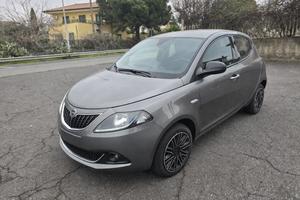 Lancia Ypsilon 1.0 firefly hybrid Alberta Ferretti