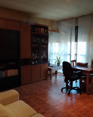 sala mobile 2 pezzi più  tavolo e sedie