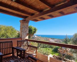 Villa panoramica nel villaggio Eden Rock