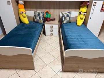 Coppia di letto singolo  più comodino