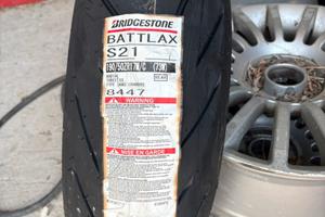 190/50ZR17 BRIDGESTONE BATTLAX S21