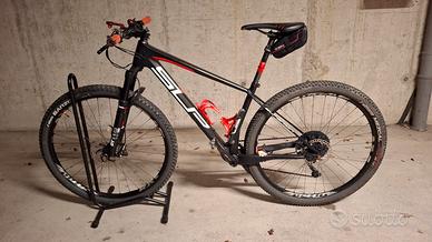 mountain bike mtb front in carbonio marca Superior