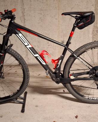 mountain bike mtb front in carbonio marca Superior