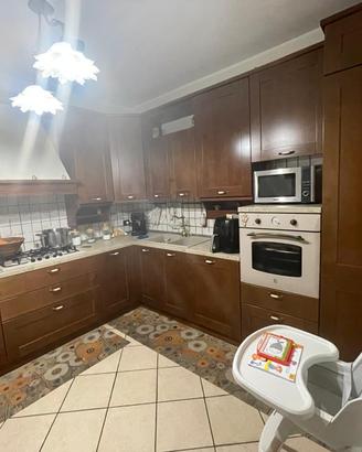 Cucina Angolare Classica in Noce - 230x320 cm