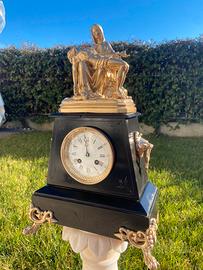 Orologio antico da tavolo in marmo nero con pendol