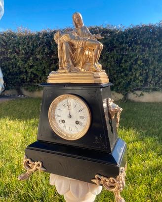 Orologio antico da tavolo in marmo nero con pendol