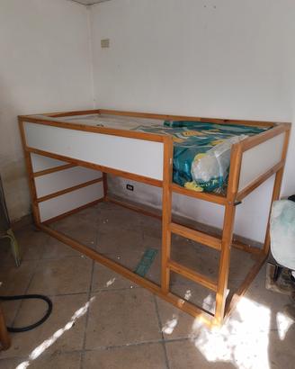 Letto in legno singolo modello Kuga