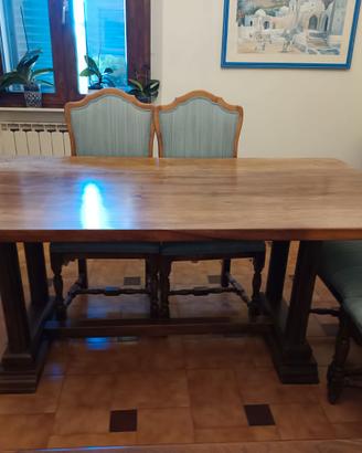 Tavolo in legno di noce massello con 6 sedie