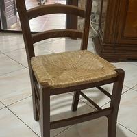 Sedia rustica in legno con seduta in paglia