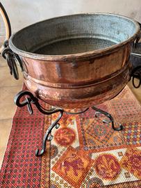 Vaso di Rame antico con base