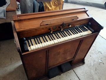 Organo a pedali d' epoca