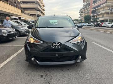 Toyota Aygo 1.0 VVT-i 72 CV 5 porte x-play MMT LED