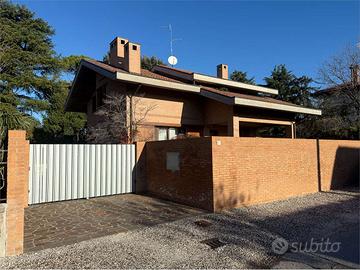 VILLA ESCLUSIVA A UDINE - LUSSO, COMFORT E INDIPEN