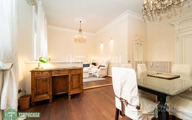 AMPIO APPARTAMENTO D'EPOCA CON BALCONE CHE AFFACCI