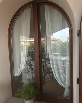 Finestrone ad arco