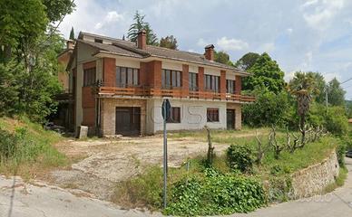 Appartamento di 400 m² con più di 5 locali e posto