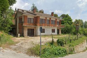 Appartamento di 400 m² con più di 5 locali e posto