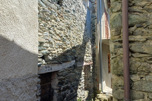 Rustico soppalcabile e due vani seminterrato