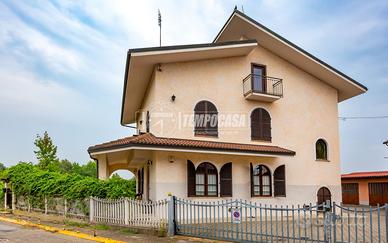 CASA INDIPENDENTE LIBERA SU QUATTRO LATI!!!