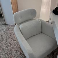 Poltrona bianca in tessuto bouclé