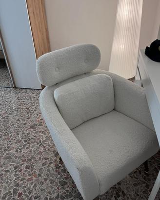 Poltrona bianca in tessuto bouclé