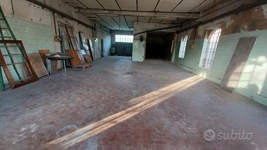 Ampio deposito 180 mq + garage singoli e doppio -