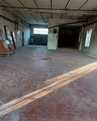 Ampio deposito 180 mq + garage singoli e doppio -