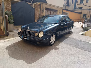 Mercedes classe E w210 270 cdi del 2000