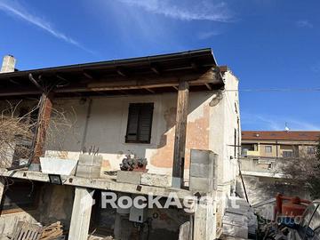 CASA SINGOLA CON GIARDINO