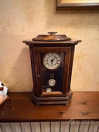 Orologio da appoggio antico in legno