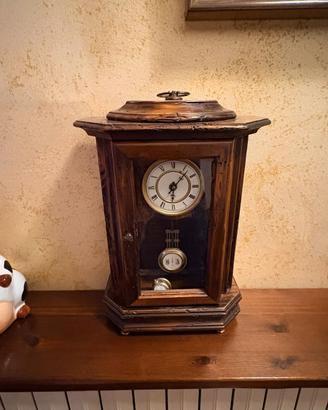 Orologio da appoggio antico in legno