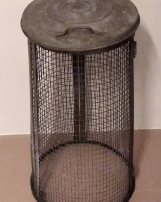 Bidone vintage porta sacco per foglie e rusco