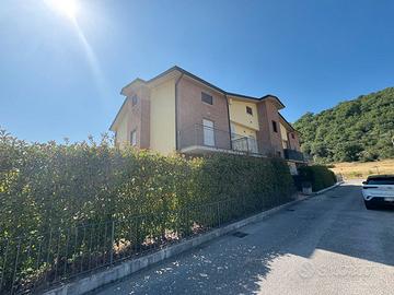 QUADRILOCALE CON GARAGE E CANTINA