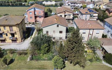 VILLA BIFAMILIARE CON GIARDINO E GARAGE
