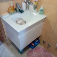 lavabo  in vetro con rubinetto completo di mobile