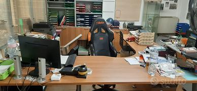 Scrivania da ufficio in legno